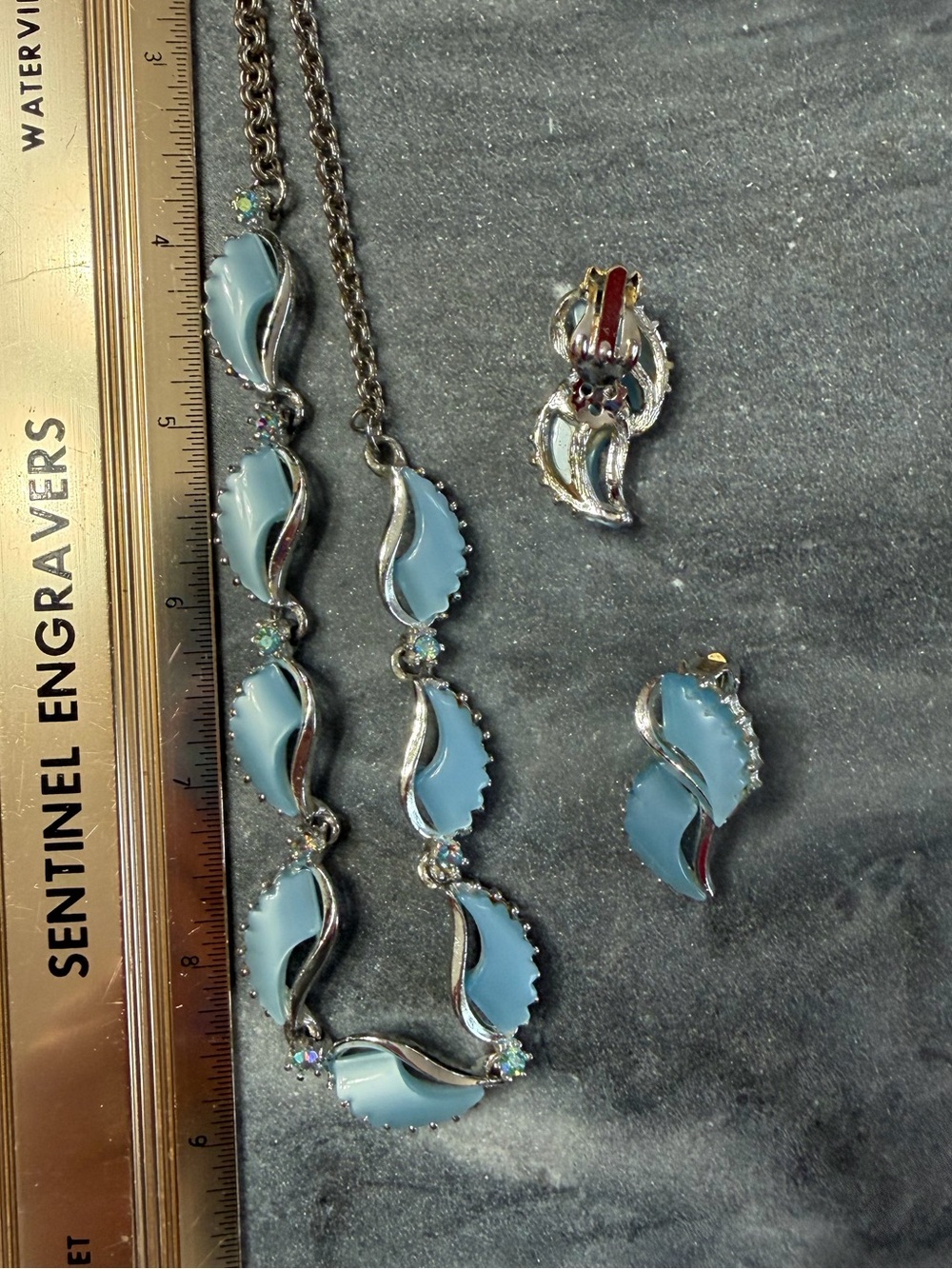 Vintage Baby Blue Thermoset Moonglow Lucite Necklace Clip on Earrings Set - Picture 8 of 10